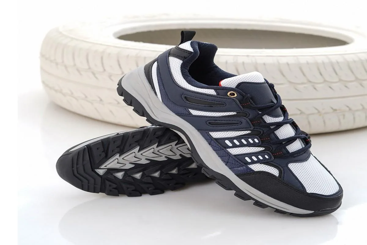 Enhance Stylish Men’s Service Sneakers Photos Online l Role of Al in Ecommerce